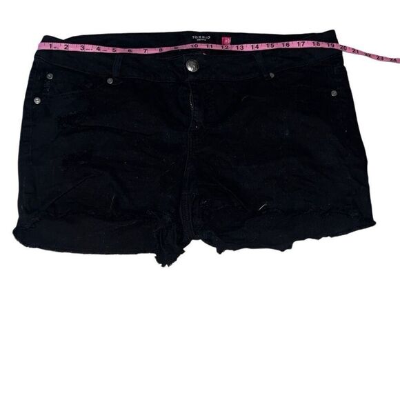 Torrid Women’s Plus Black Denim Cut-Off Distressed Jean Shorts size 16 - Picture 4 of 7